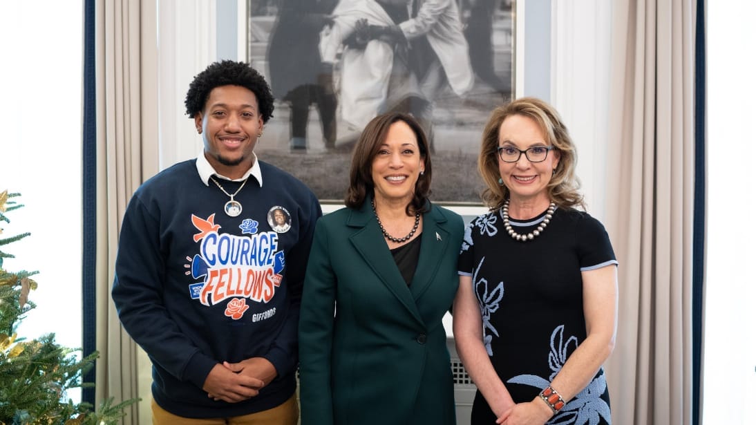 Tre Bosley, Vice President Kamala Harris, and Gabby Giffords pose after a meeting at the White House.